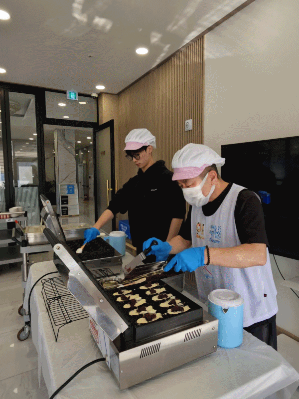 붕어빵을 만들어 맛있게 먹었어요